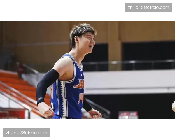 上海久事内线双塔战术成熟 王哲林经验稳定性兼具